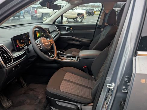 Used 2025 Kia Sorento LX image 13
