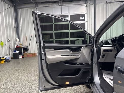 Used 2023 Honda Odyssey Touring image 7