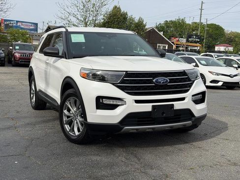 Used 2020 Ford Explorer XLT w/ Equipment Group 202A image 2