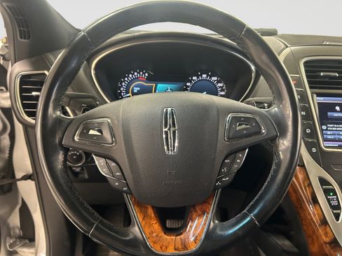 Used 2016 Lincoln MKX Reserve w/ Enhanced Security Package FWD image 13
