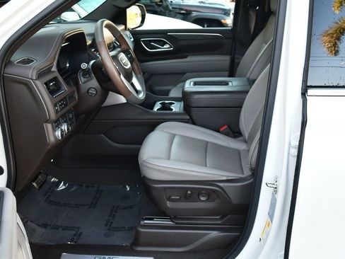 Used 2024 GMC Yukon XL SLT w/ SLT Luxury Package image 49