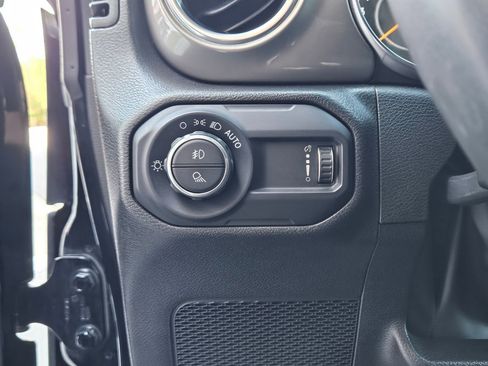 Used 2023 Jeep Gladiator Overland AWD/4WD image 20