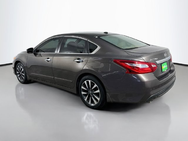 Used 2016 Nissan Altima 2.5 SL w/ Moonroof Package FWD image 7