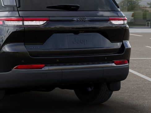 New 2026 Jeep Grand Cherokee Altitude AWD/4WD image 13