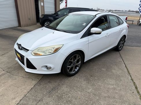 Used 2014 Ford Focus SE w/ Equipment Group 201A image 1