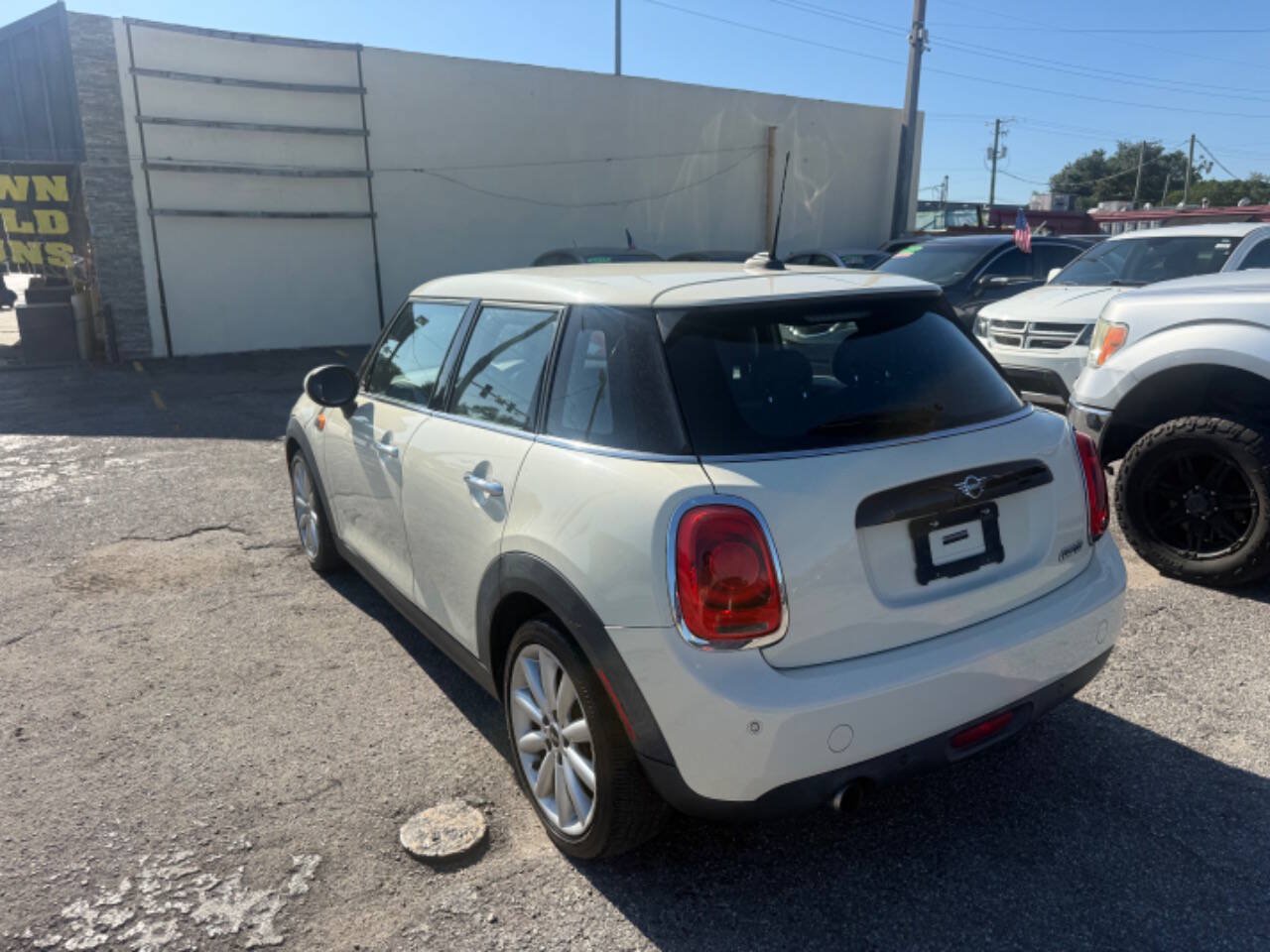 Used 2019 MINI Cooper 4-Door Hardtop FWD image 8