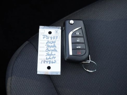 Used 2024 Toyota Corolla LE image 32