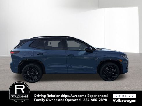 New 2025 Volkswagen Tiguan SE R-Line image 11