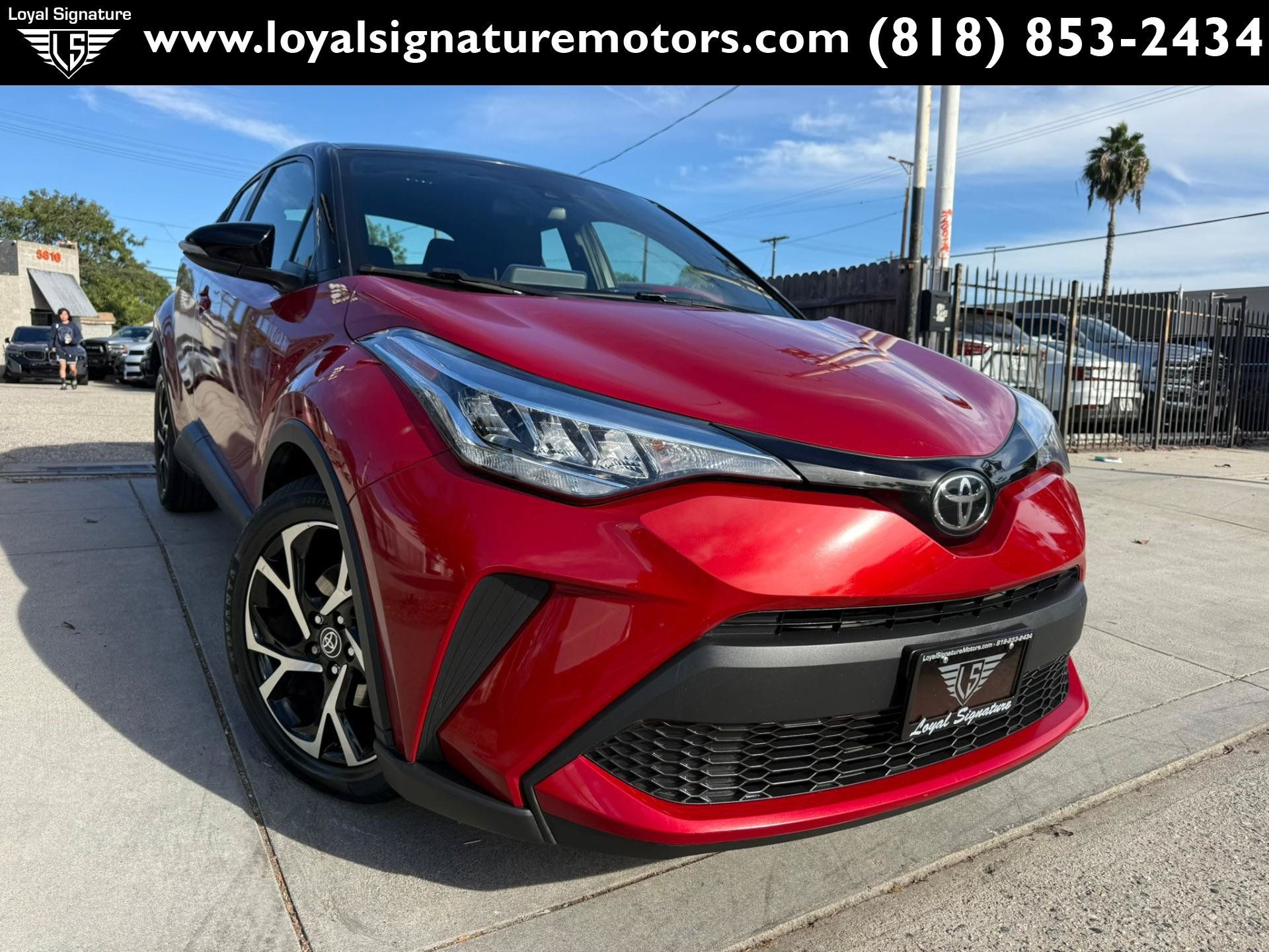 Used 2020 Toyota C-HR XLE FWD image 1