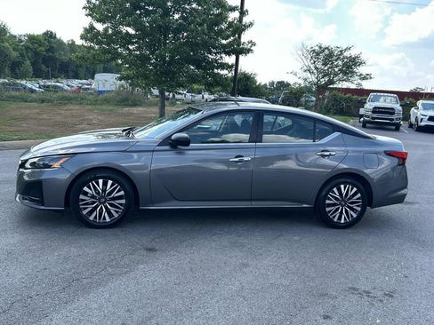 Used 2025 Nissan Altima 2.5 SV FWD image 7