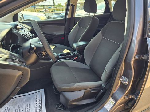 Used 2014 Ford Focus SE FWD image 4