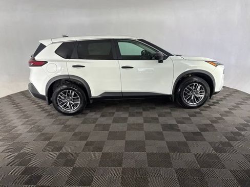 Used 2023 Nissan Rogue S AWD/4WD image 4