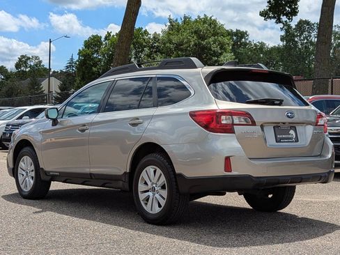 Used 2017 Subaru Outback 2.5i Premium AWD/4WD image 9