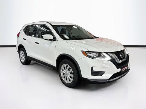 Used 2017 Nissan Rogue S image 3