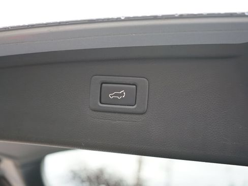 Used 2019 Subaru Outback 3.6R Limited AWD/4WD image 11