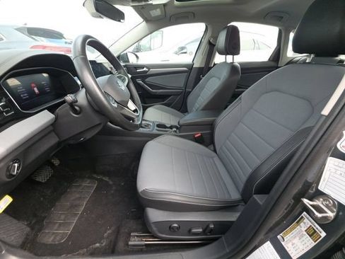 Used 2025 Volkswagen Jetta SE FWD image 8