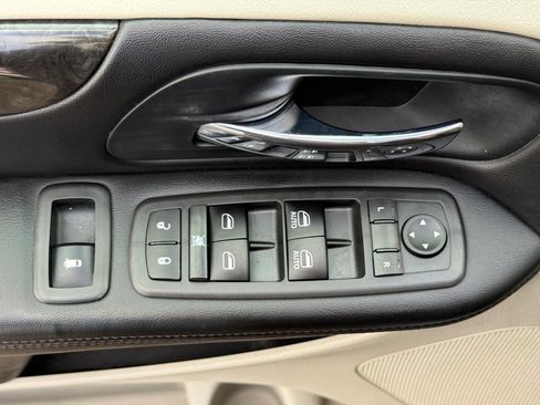 Used 2013 Dodge Grand Caravan SXT FWD image 13