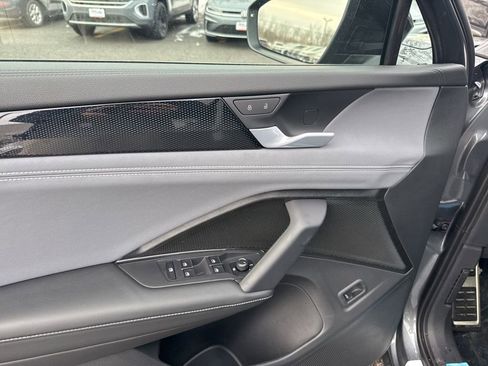 New 2025 Volkswagen Tiguan SE R-Line image 17