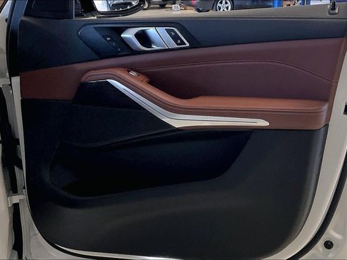 Used 2025 BMW X7 xDrive40i w/ M Sport Package image 21