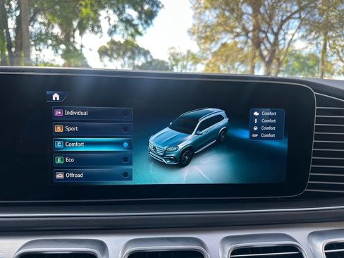 Used 2025 Mercedes-Benz GLS 450 4MATIC image 22