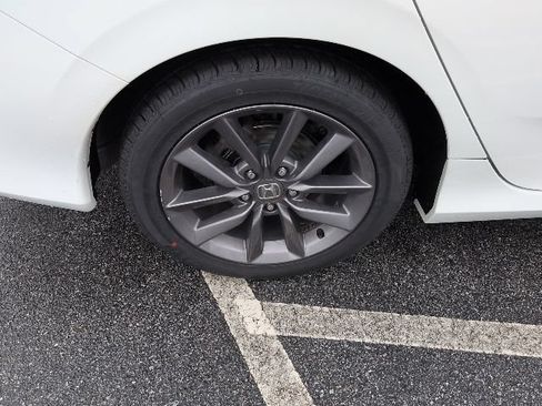 Used 2020 Honda Civic EX image 19