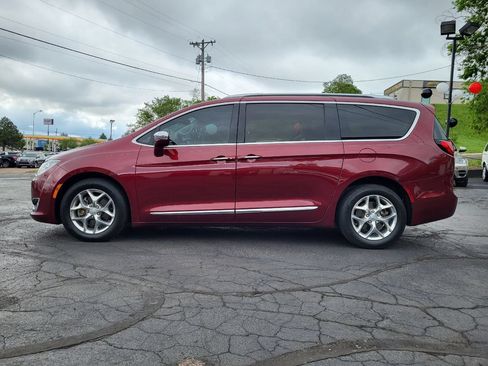Used 2018 Chrysler Pacifica Limited FWD image 8