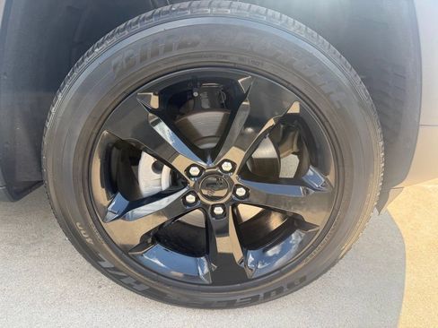 Used 2023 Jeep Grand Cherokee Altitude AWD/4WD image 8