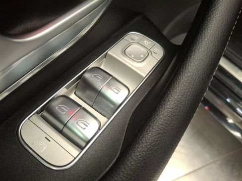 Used 2025 Mercedes-Benz GLE 350 4MATIC image 16