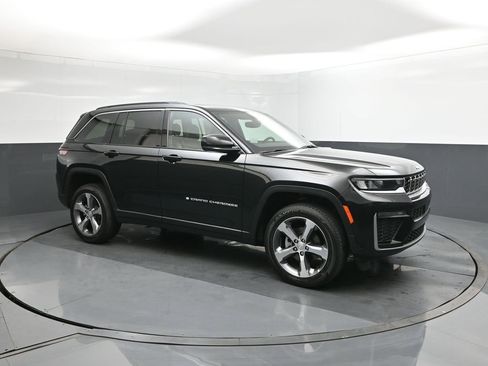 New 2026 Jeep Grand Cherokee Limited AWD/4WD image 17