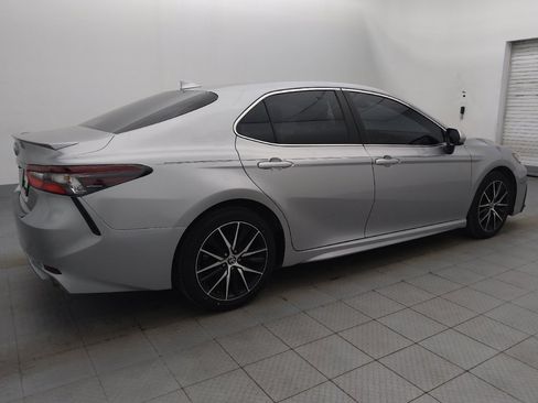 Used 2021 Toyota Camry SE image 10
