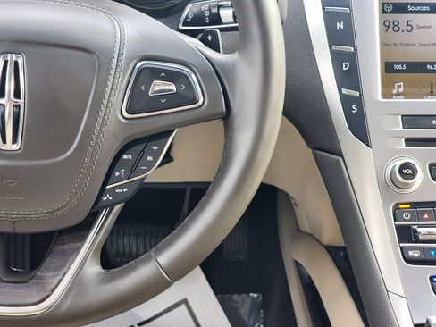 Used 2018 Lincoln MKZ Reserve w/ Climate Package FWD image 13