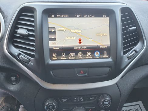 Used 2017 Jeep Cherokee Trailhawk w/ Comfort/Convenience Group image 15