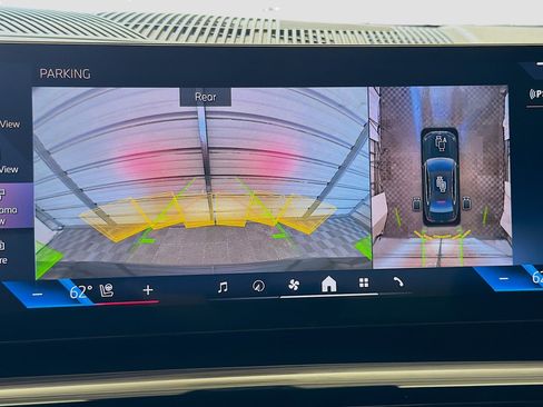 Used 2024 BMW 530i w/ Premium Package image 16