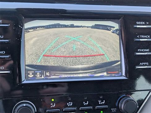 Used 2018 Toyota Camry LE image 24