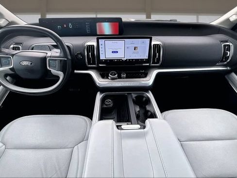 Used 2025 Ford Expedition Max Platinum AWD/4WD image 16