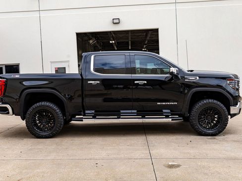 Used 2024 GMC Sierra 1500 SLT w/ SLT Premium Plus Package AWD/4WD image 11
