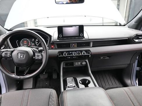 Used 2025 Honda Pilot Sport image 21