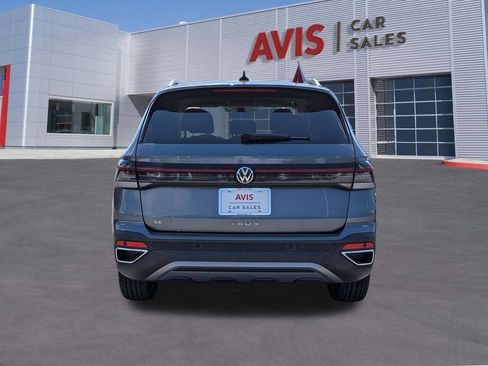 Used 2025 Volkswagen Taos SE FWD image 7
