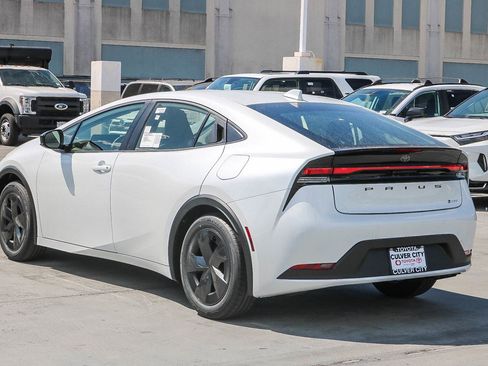 New 2026 Toyota Prius LE image 7