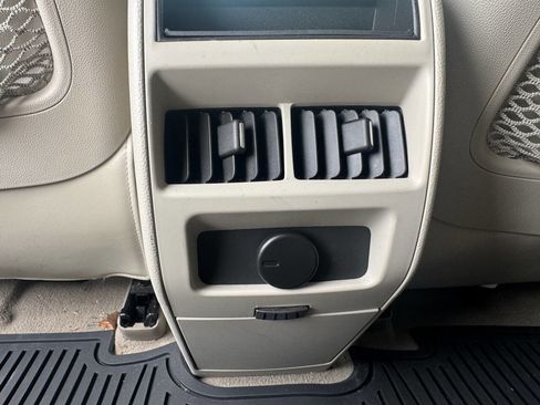 Used 2011 Cadillac SRX Luxury FWD image 18