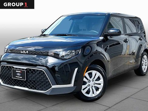 Used 2025 Kia Soul LX FWD image 1