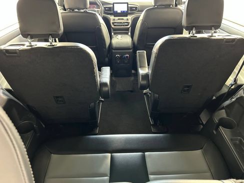 Used 2024 Ford Explorer XLT w/ Equipment Group 202A AWD/4WD image 33