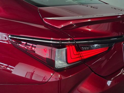 Used 2025 Lexus ES 300h w/ Premium Package FWD image 10