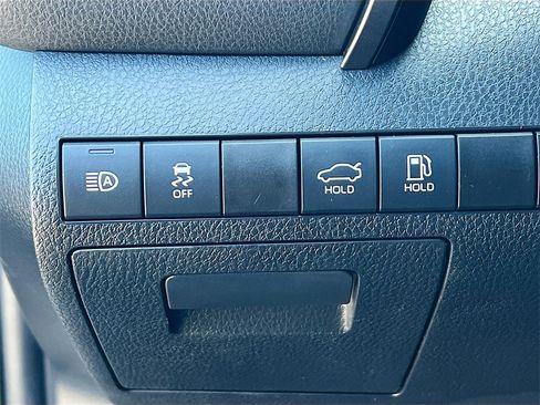 Used 2023 Toyota Camry SE image 10