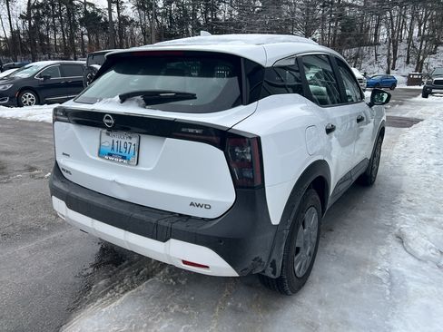 Used 2025 Nissan Kicks S w/ Charging Package image 9