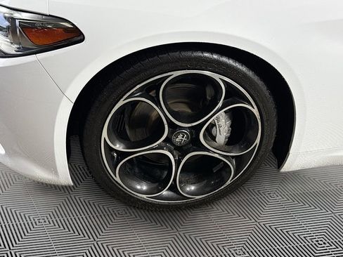 Used 2022 Alfa Romeo Giulia Ti image 34