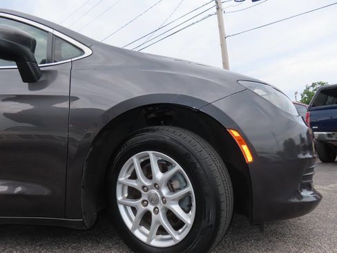 Used 2020 Chrysler Voyager Lxi FWD image 20