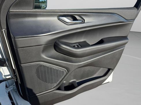 New 2025 Jeep Grand Cherokee Altitude RWD image 31