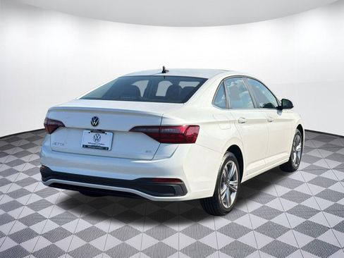 Certified 2022 Volkswagen Jetta SE FWD image 8