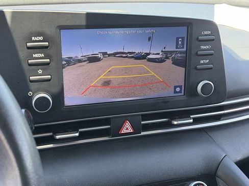 Used 2023 Hyundai Elantra SEL FWD image 25